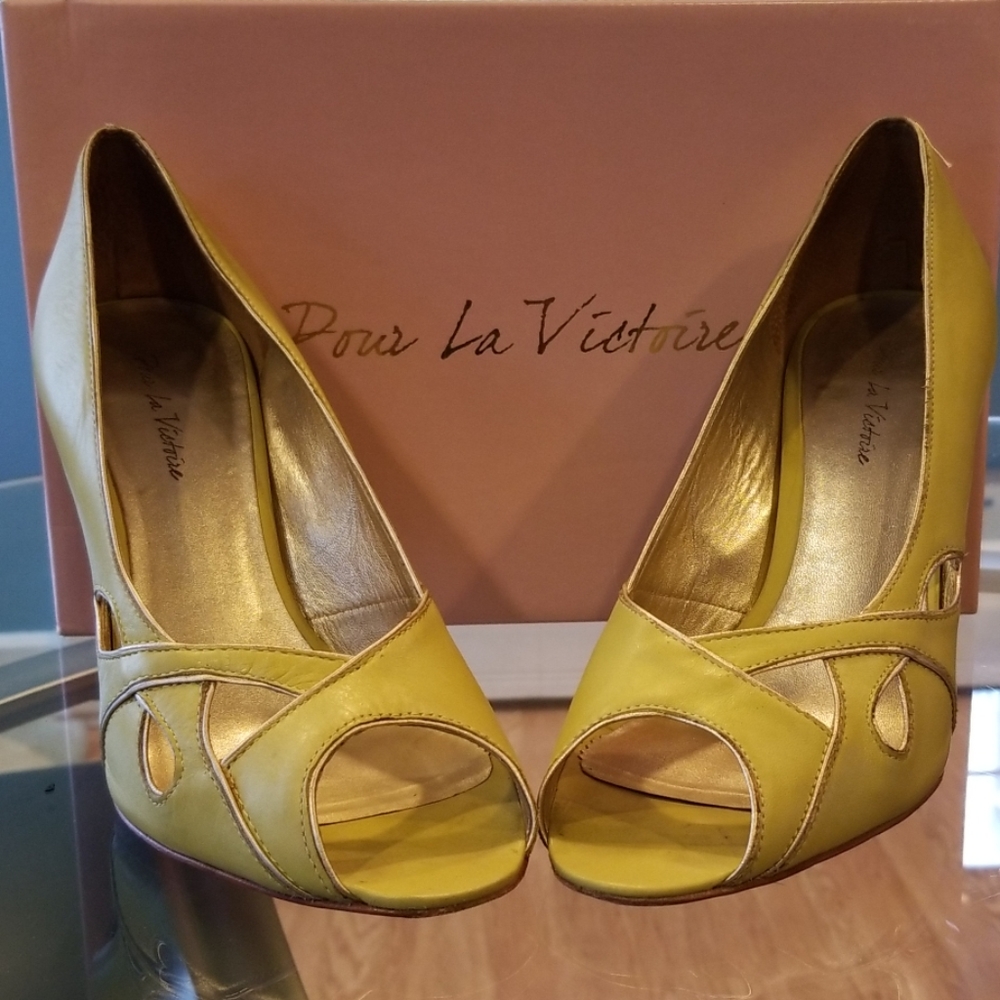 High heel shoes